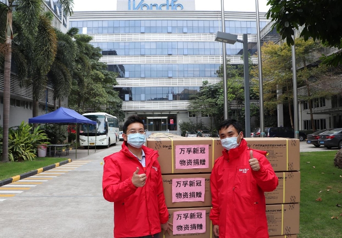 图为万孚生物向抗疫前方医疗机构捐赠抗疫物资。